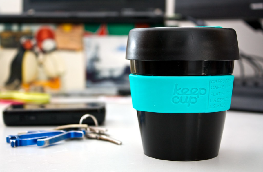 Keep Cup: promuovendo un futuro più sostenibile attraverso la produzione di tazze riutilizzabili. - easy4green Keep cup - easy4green