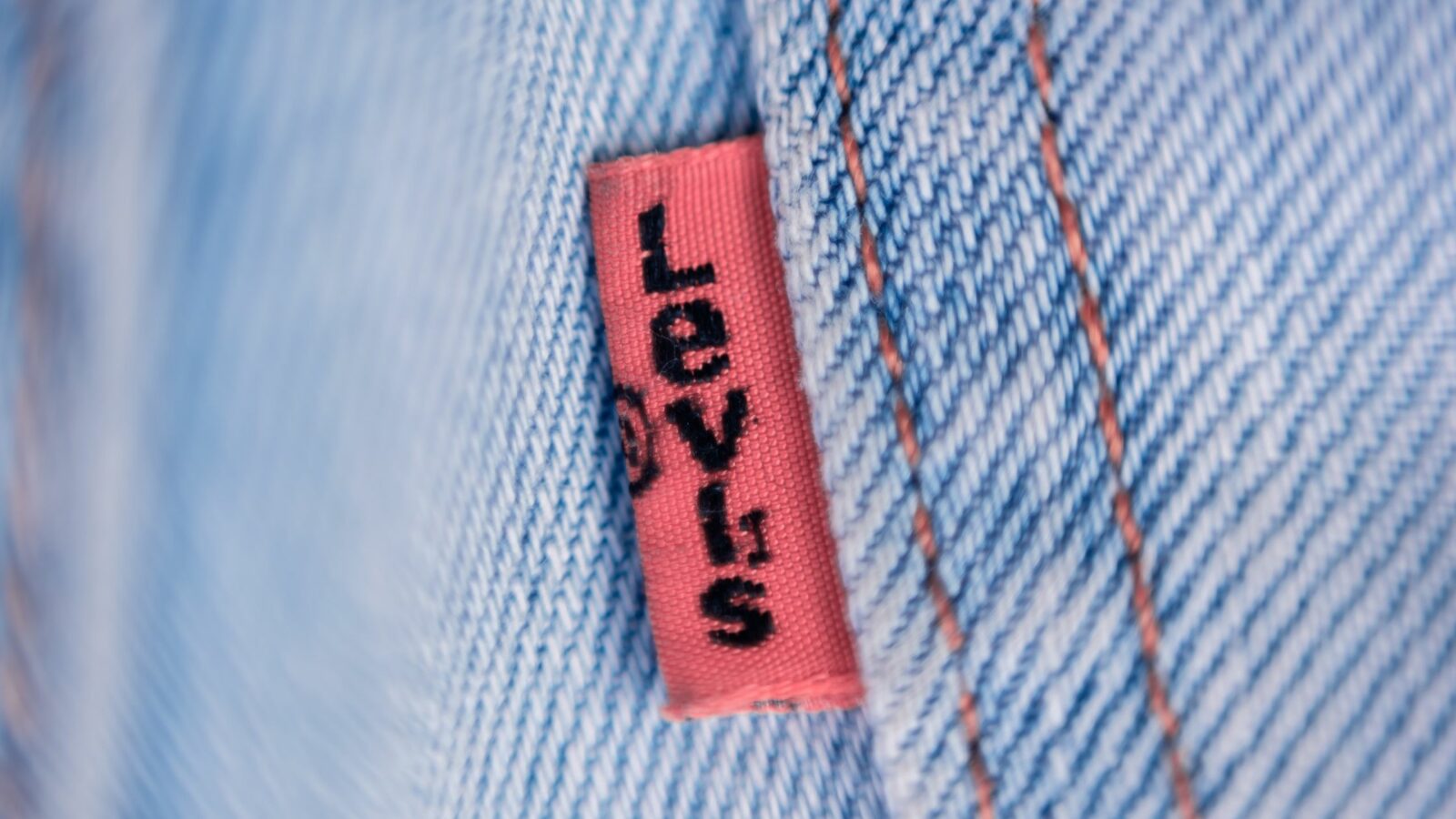 Adottare uno stile di vita verde con Levi's: il brand che sceglie il green lifestyle. - easy4green Levi's