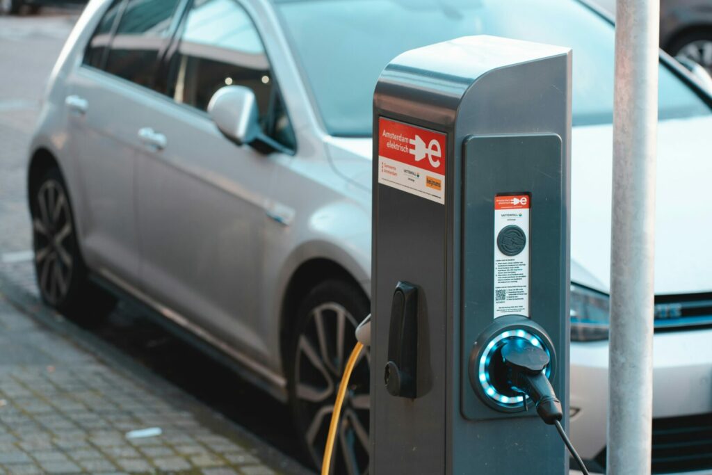GMP: Green Mobility Platform e la road map per abbattere le emissioni di CO2 - easy4green ernest ojeh aEytUoE1Tkc unsplash - easy4green