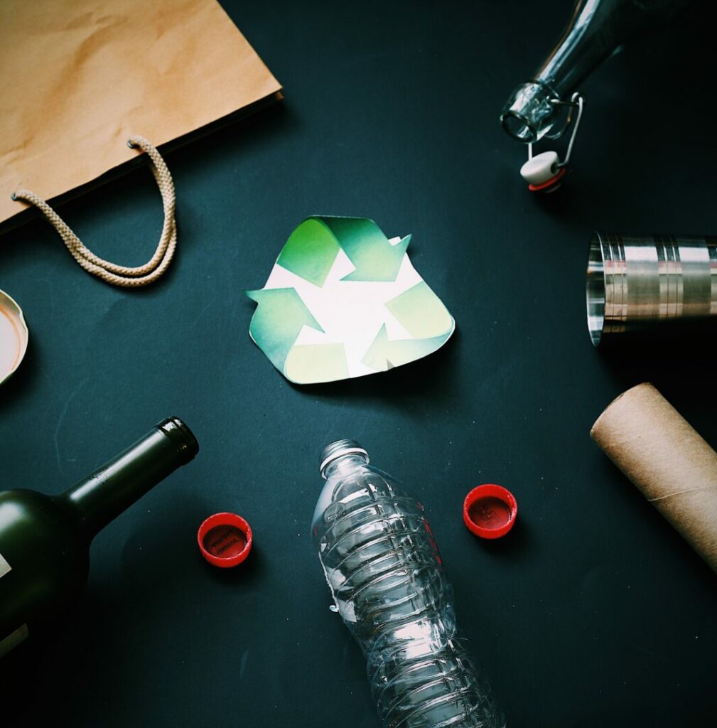 Isole di Plastica: Come le Nostre Abitudini Stanno Cambiando i Mari - easy4green Isole di plastica abitudini quotidiane che cambiano i mari easy4green - easy4green