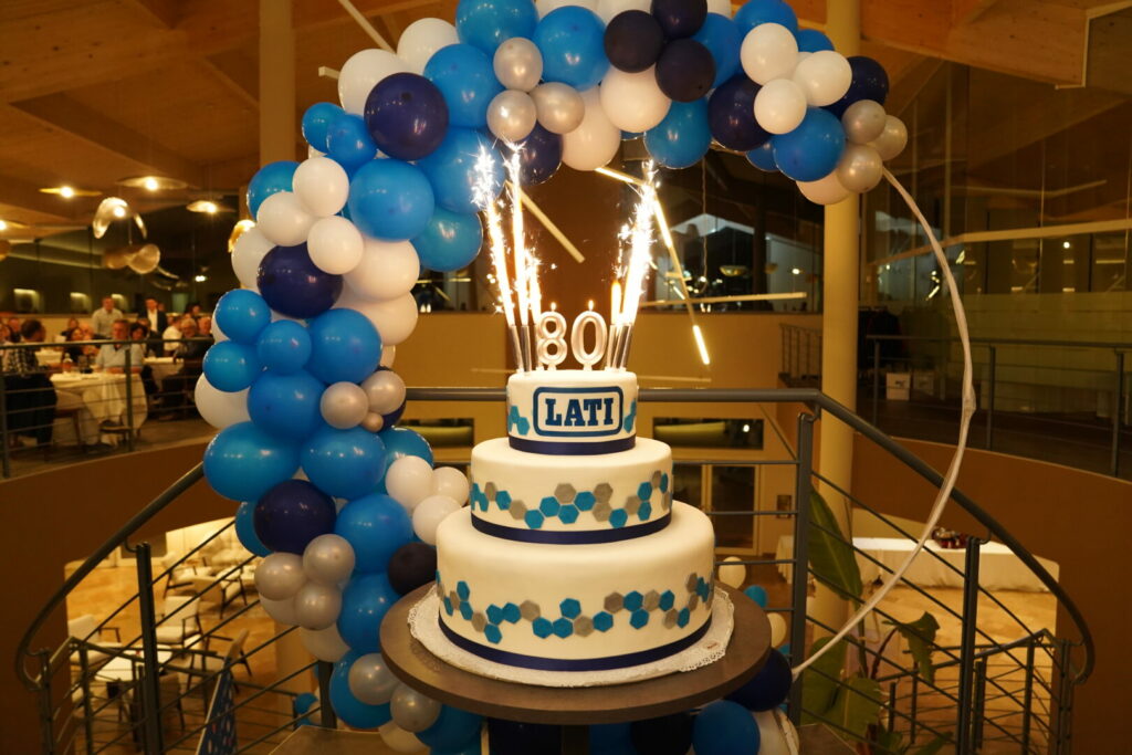 LATI S.p.A: l’azienda leader nella produzione di materiali termoplastici sostenibili - easy4green Torta 80 anni LATI S.p.A. - Easy4green