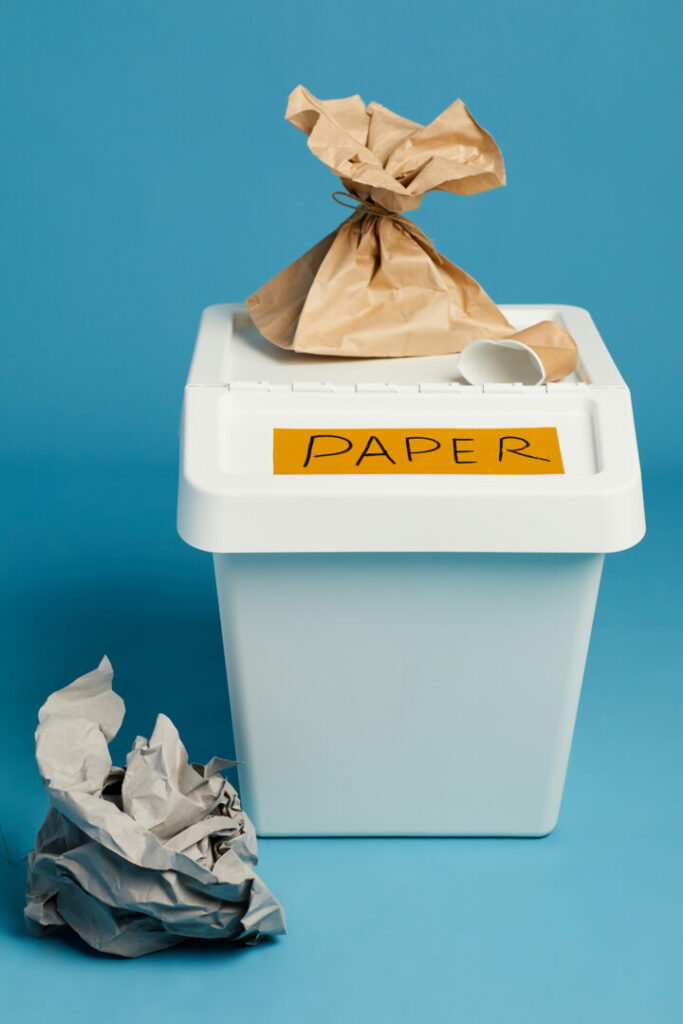 Carta che rinasce: il riciclo che da nuova vita agli scarti - easy4green Carta che rinasce: il riciclo della carta che da nuova vita agli scarti, raccolta - Easy4green