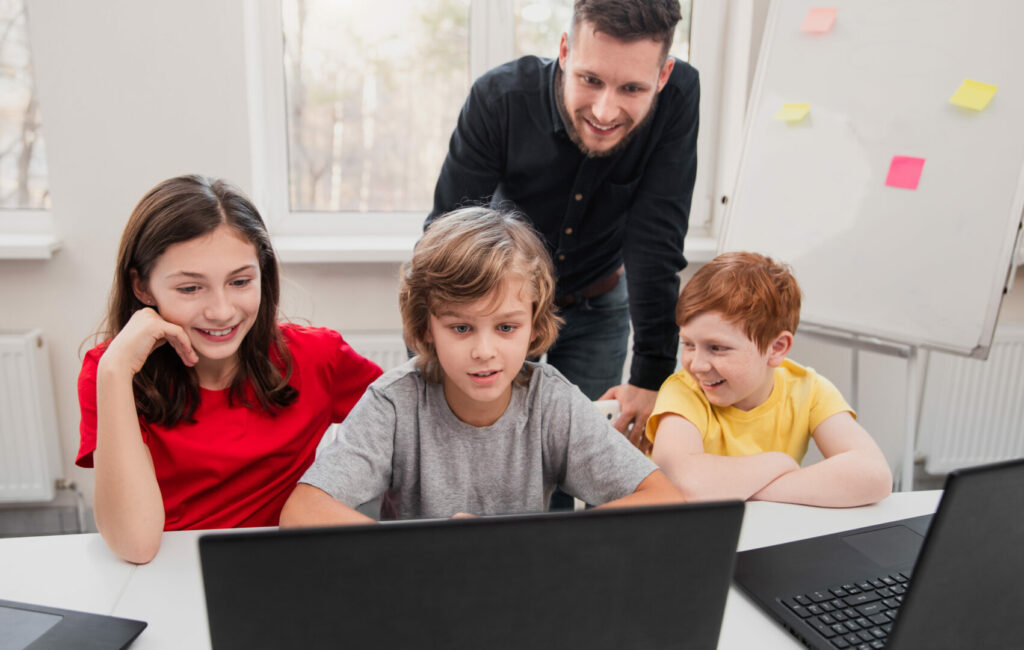 Corsi di intelligenza artificiale nelle scuoleil progetto di Scuola Tech_studenti_easy4green