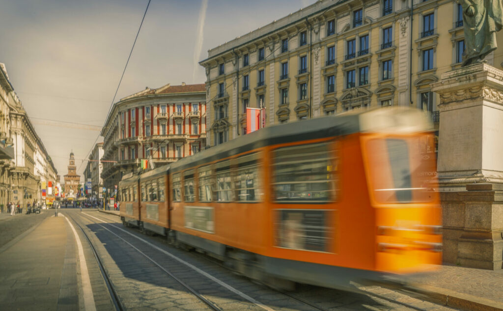 Mezzi pubblici gratis: la mobilità sostenibile passa anche dal prezzo del biglietto? - easy4green Mezzi pubblici gratis_tram Milano